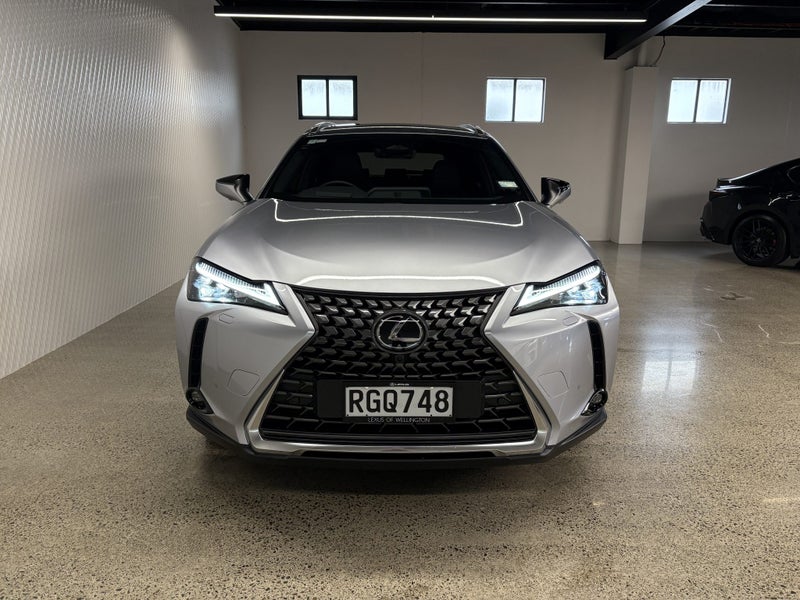2025 Lexus UX 300h Limited 2.0P HV ECVT FWD image 2