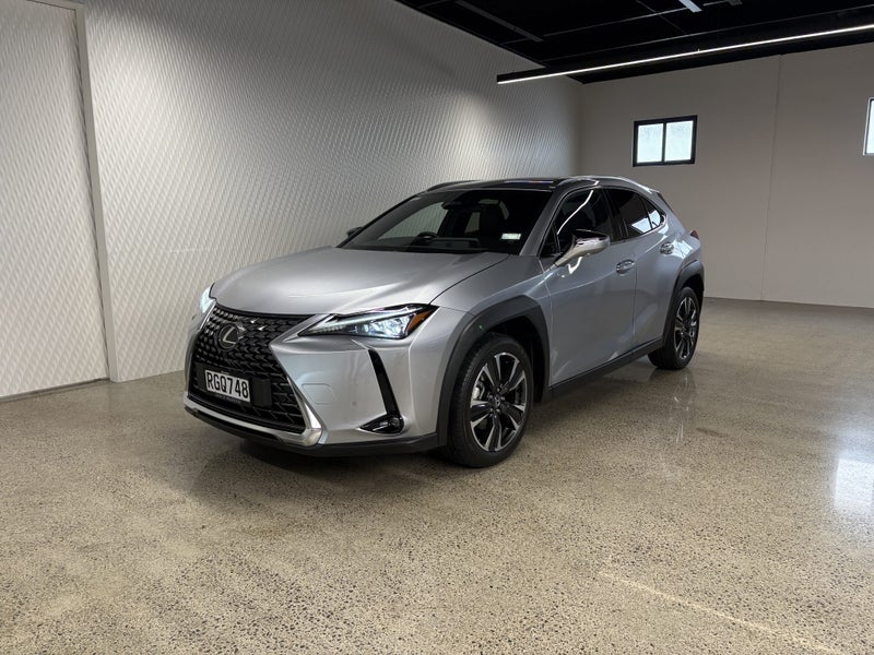 2025 Lexus UX 300h Limited 2.0P HV ECVT FWD image 3