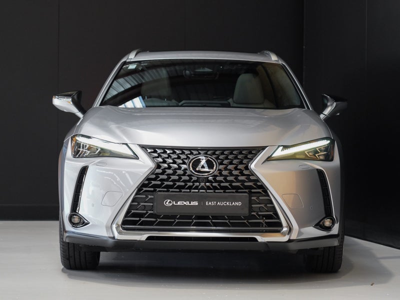2025 Lexus UX 300h Limited 2.0P HV ECVT FWD image 4