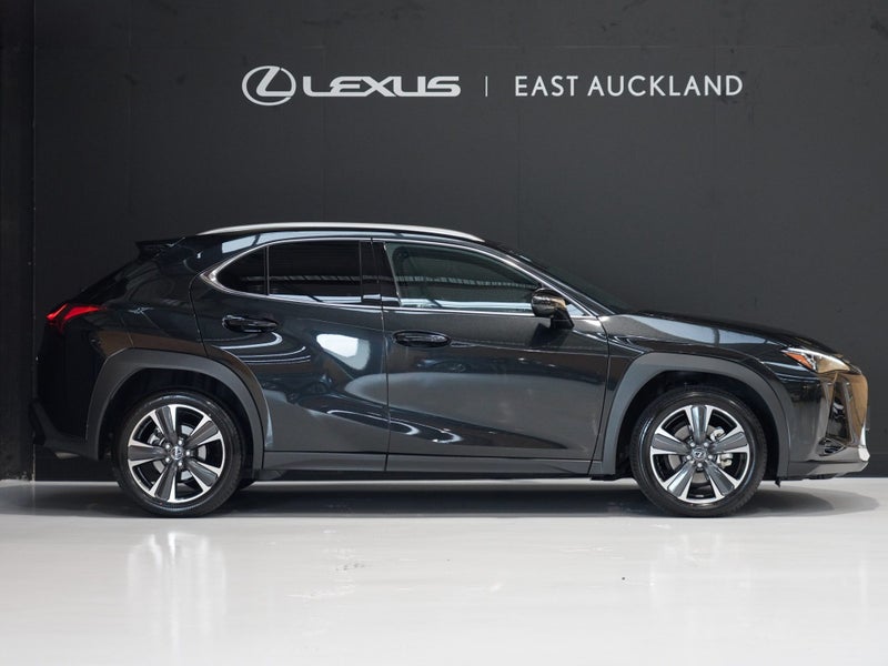 2025 Lexus UX 300h Limited 2.0P HV ECVT FWD image 3
