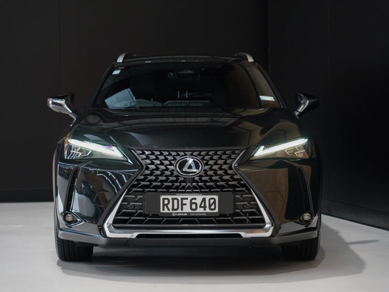 2025 Lexus UX 300h Limited 2.0P HV ECVT FWD image 5
