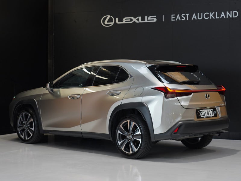 2025 Lexus UX 300h Limited 2.0P HV ECVT FWD image 2