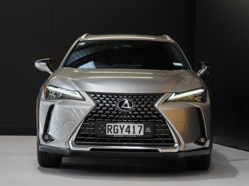 2025 Lexus UX 300h Limited 2.0P HV ECVT FWD image 4