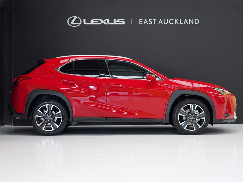 2025 Lexus UX 300h Limited 2.0P HV ECVT FWD image 3