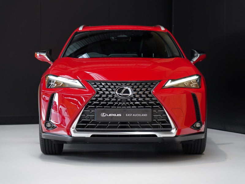 2025 Lexus UX 300h Limited 2.0P HV ECVT FWD image 4