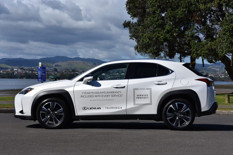 2025 Lexus UX 300h Limited 2.0P HV ECVT FWD SUV image 3