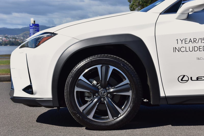 2025 Lexus UX 300h Limited 2.0P HV ECVT FWD SUV image 4