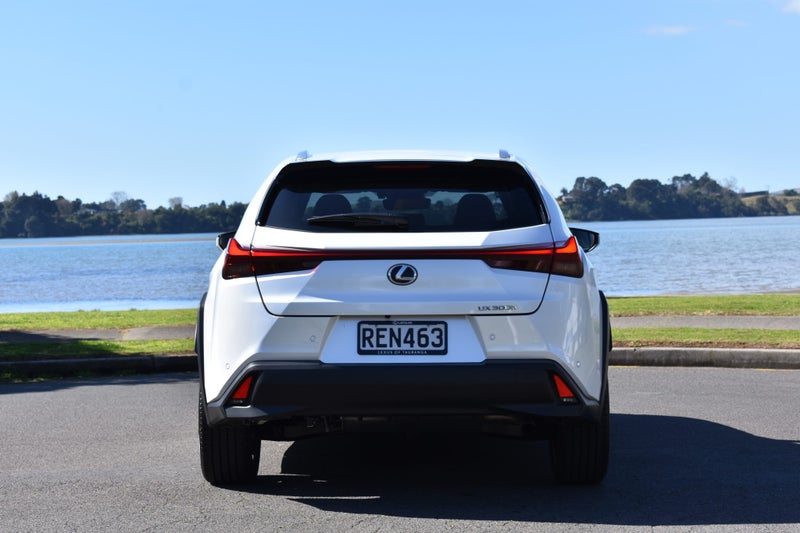 2025 Lexus UX 300h Limited 2.0P HV ECVT FWD SUV image 5