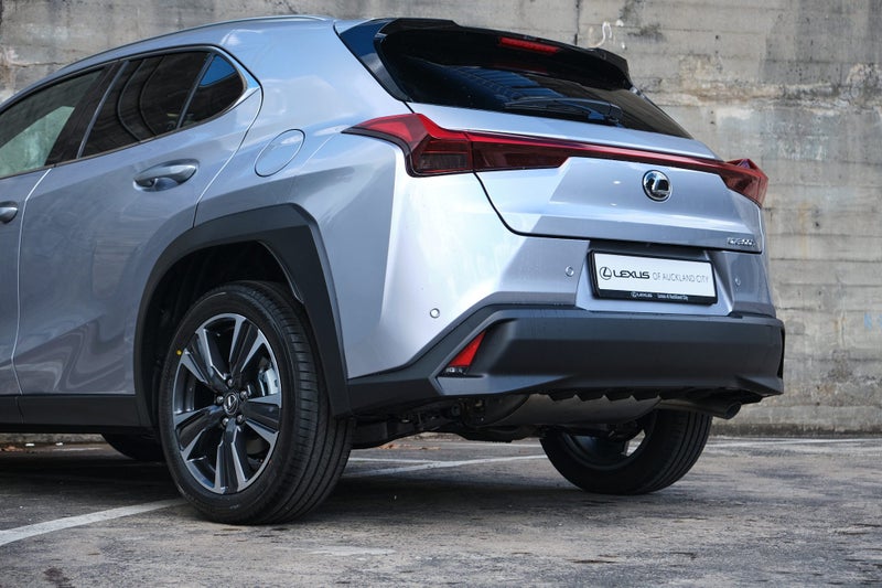 2025 Lexus UX 300h Limited FWD image 5