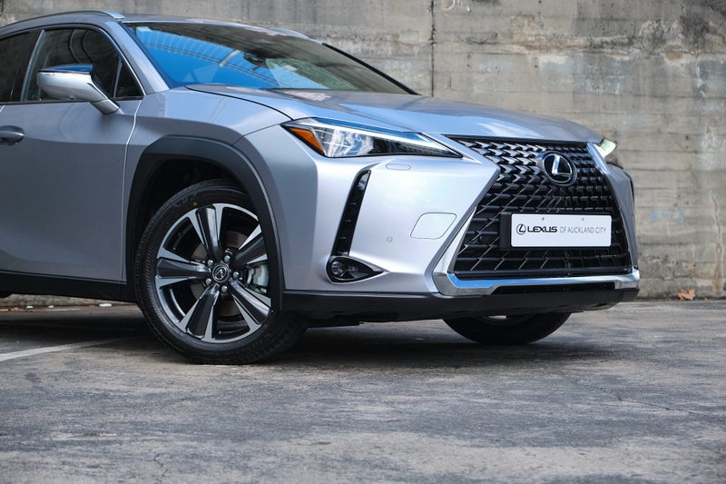 2025 Lexus UX 300h Limited FWD image 4