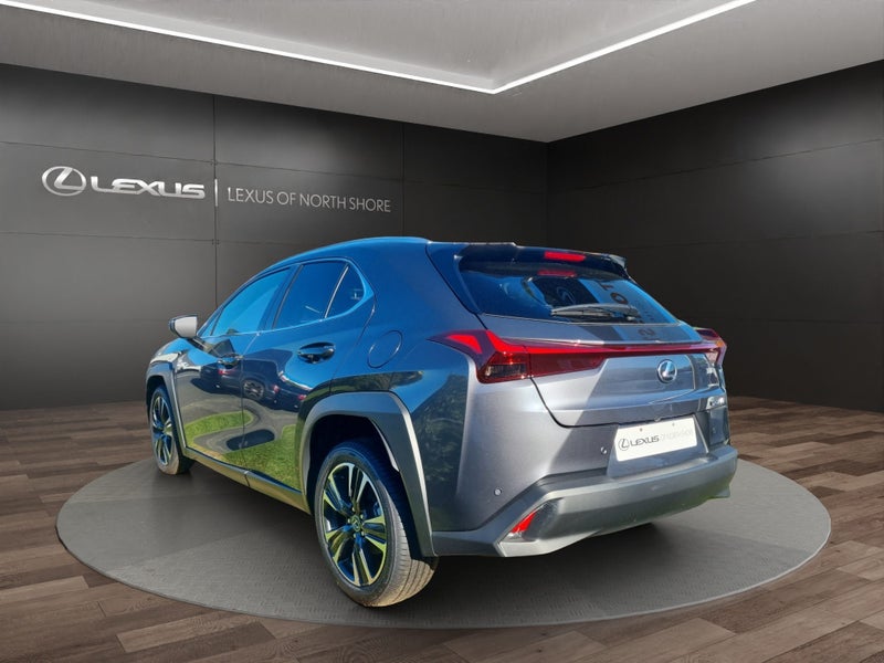 2025 Lexus UX 300h Premium 2.0L Hybrid FWD SUV image 5