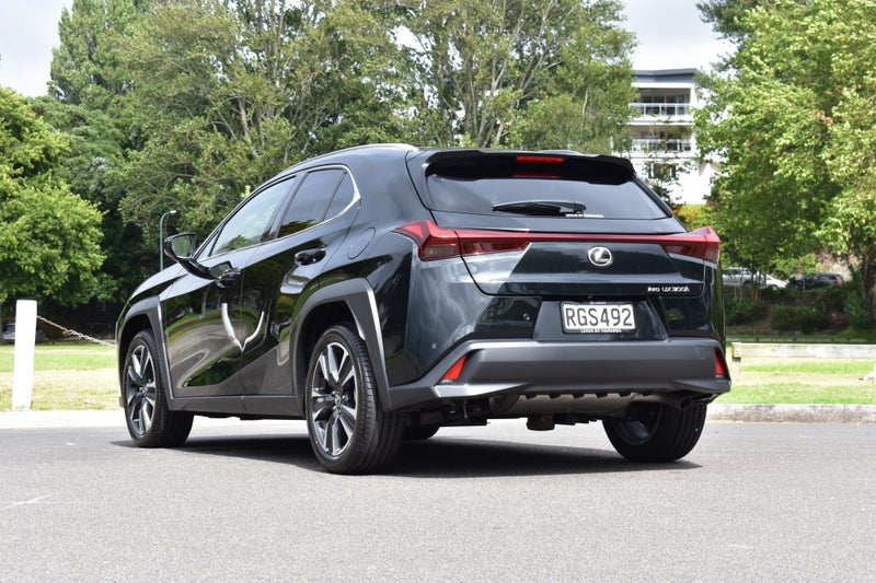 2025 Lexus UX 300h Premium 2.0P HV ECVT AWD SUV image 2