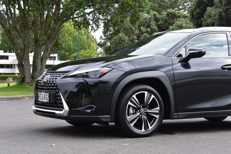 2025 Lexus UX 300h Premium 2.0P HV ECVT AWD SUV image 3