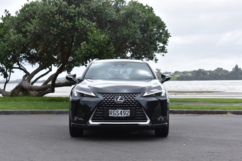 2025 Lexus UX 300h Premium 2.0P HV ECVT AWD SUV image 4
