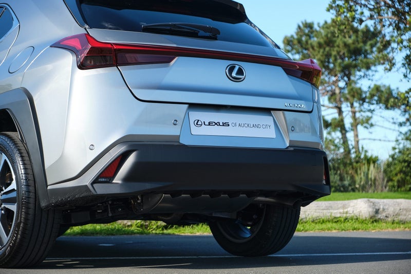 2025 Lexus UX 300h Premium 2.0P HV ECVT FWD SUV... image 5