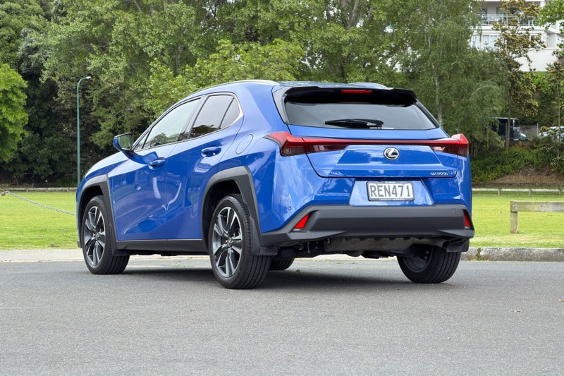 2025 Lexus UX 300h Premium 2.0P HV ECVT FWD SUV image 2