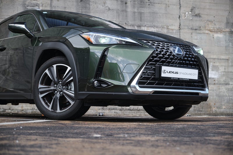 2025 Lexus UX 300h Premium 2.0P HV ECVT FWD SUV... image 4
