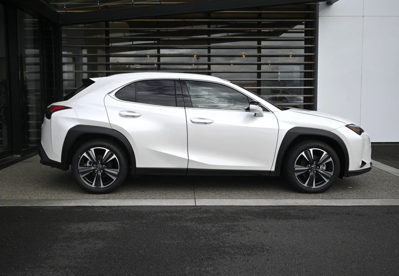 2025 Lexus UX 300h Premium 2.0P Hybrid FWD image 2