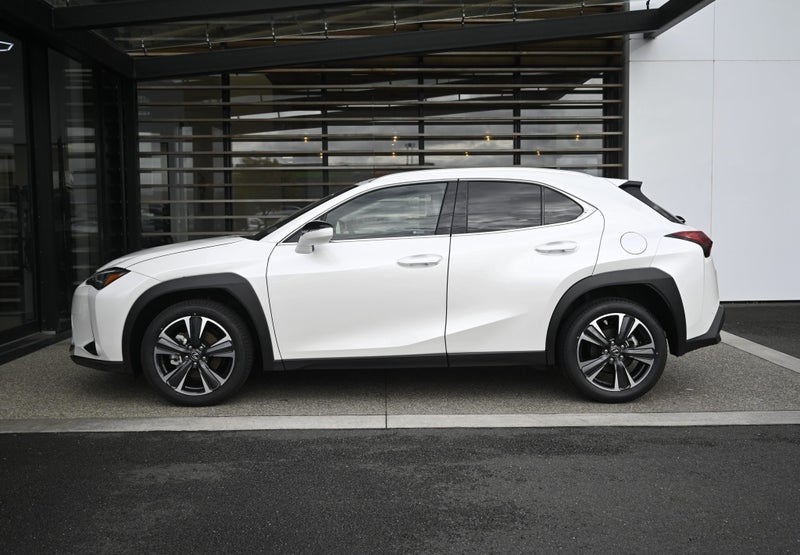 2025 Lexus UX 300h Premium 2.0P Hybrid FWD image 4