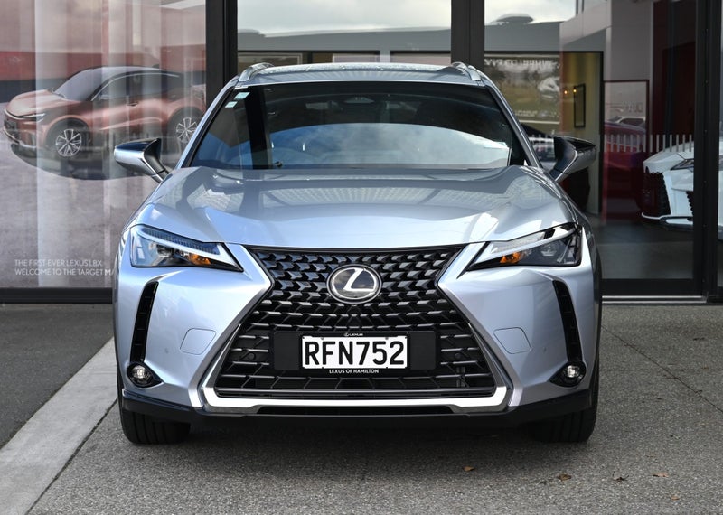 2025 Lexus UX 300h Premium 2.0P Self-charging h... image 3