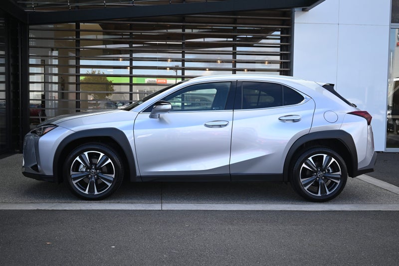 2025 Lexus UX 300h Premium 2.0P Self-charging h... image 4
