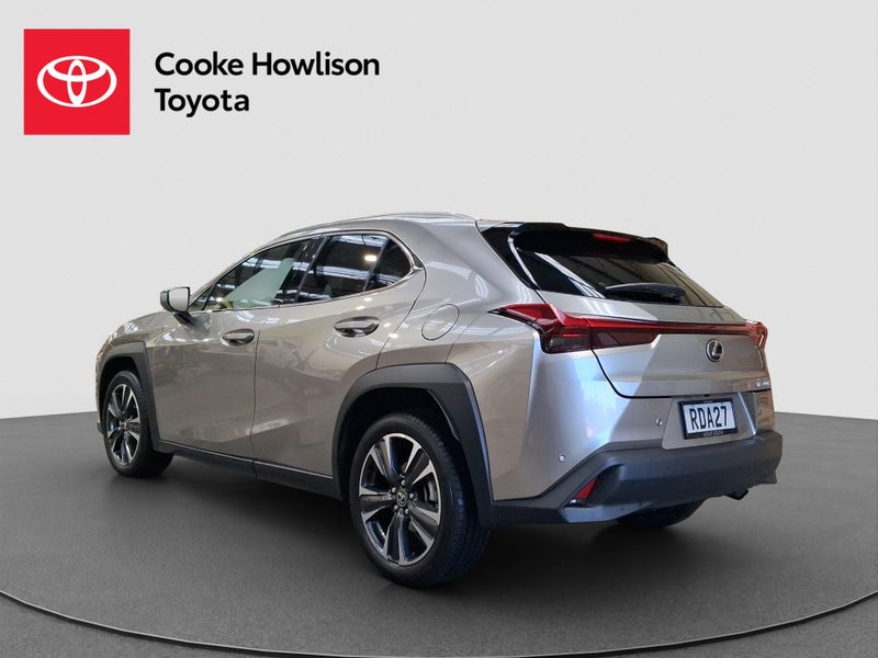 2025 Lexus UX 300h Premium image 4