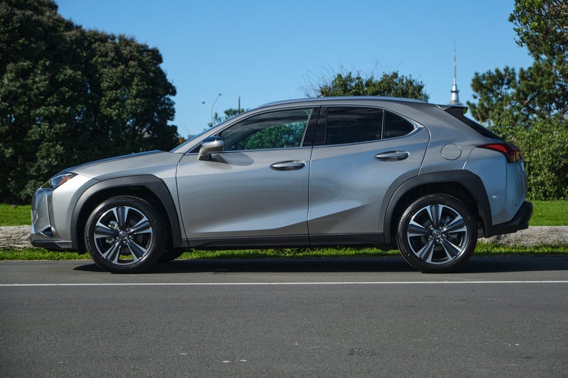 2025 Lexus UX 300h Premium AWD image 3