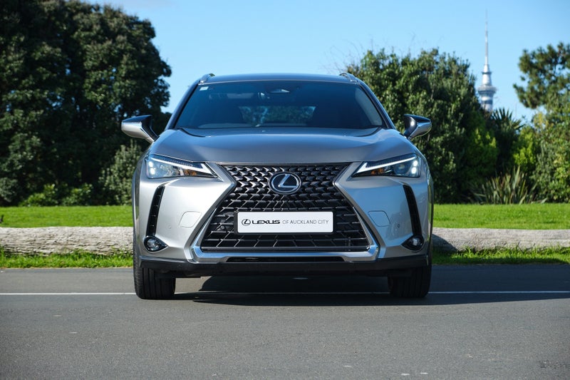 2025 Lexus UX 300h Premium AWD image 4