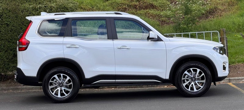 2025 Mahindra Scorpio-N Z8 image 4