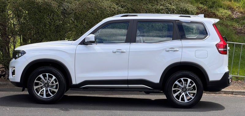 2025 Mahindra Scorpio-N Z8 image 5