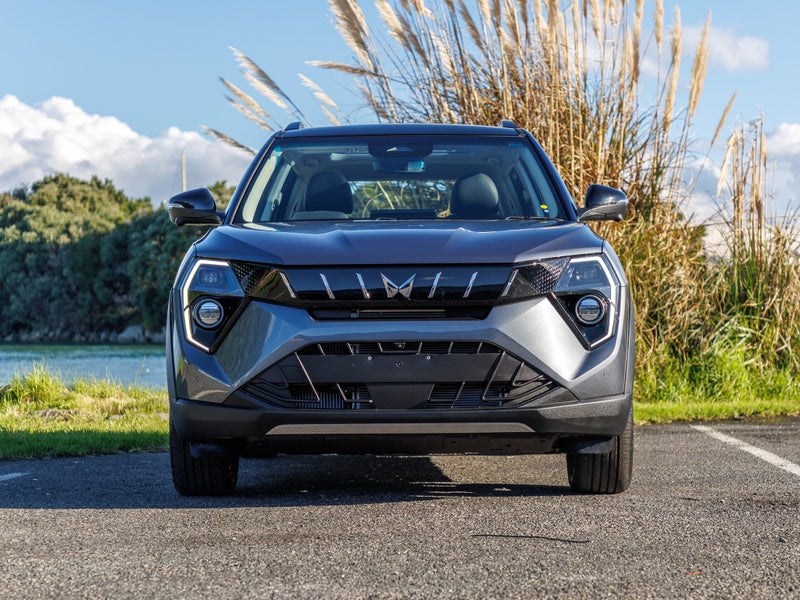 2025 Mahindra XUV 3XO AX7L image 2