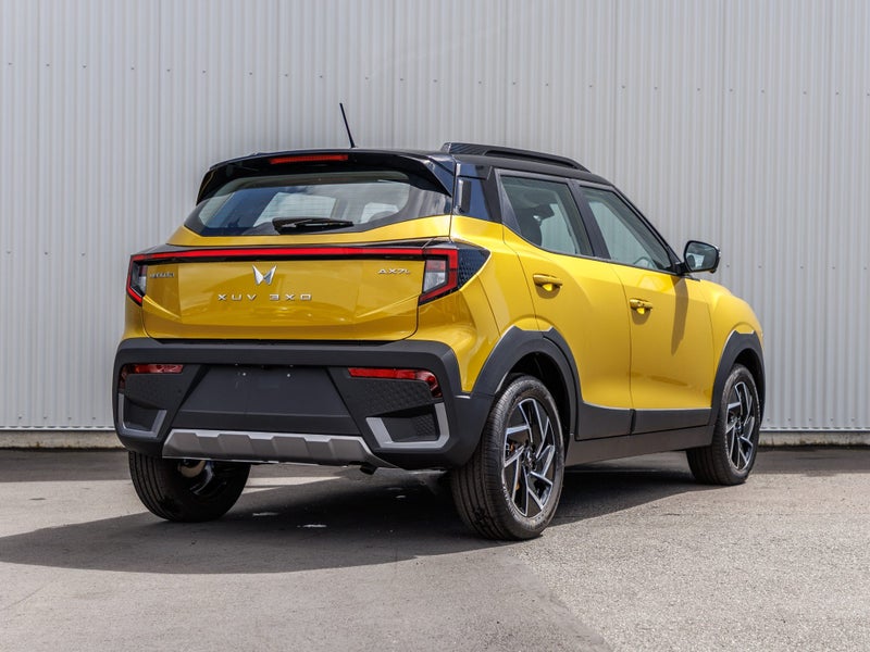 2025 Mahindra XUV 3XO AX7L image 4