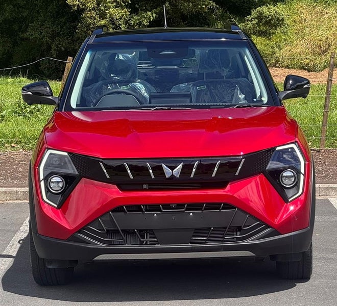 2025 Mahindra XUV 3XO AX7L image 2