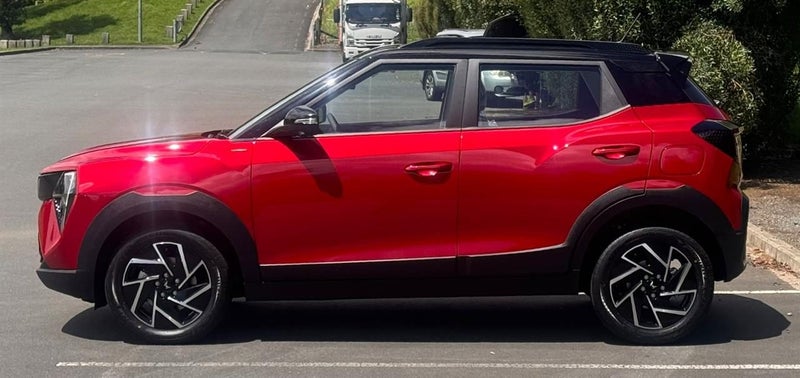 2025 Mahindra XUV 3XO AX7L image 5