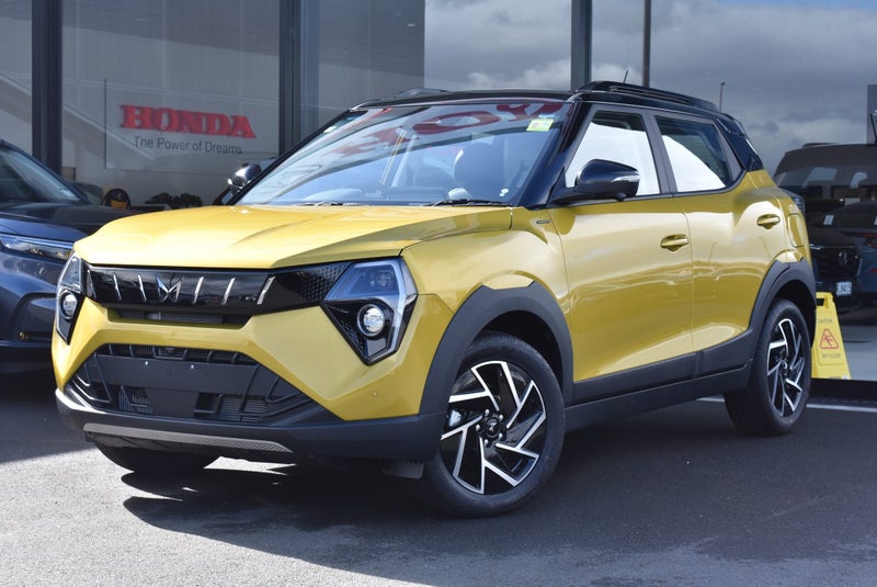 2025 Mahindra XUV 3XO Ax7L Top Spec image 1