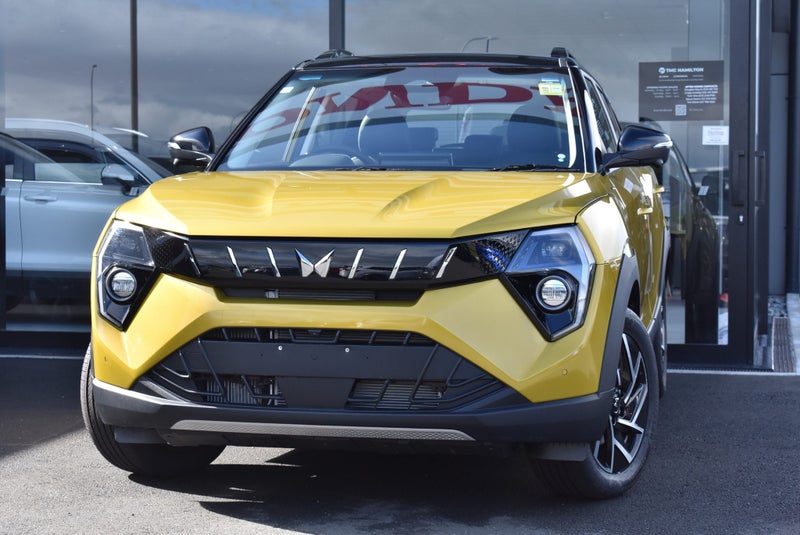 2025 Mahindra XUV 3XO Ax7L Top Spec image 2