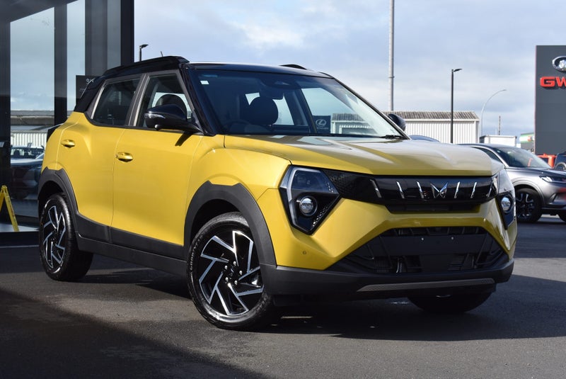 2025 Mahindra XUV 3XO Ax7L Top Spec image 3