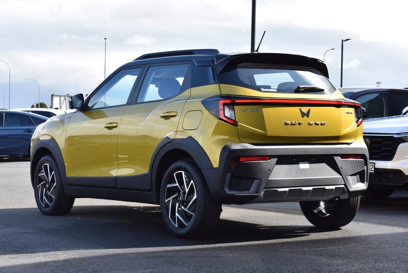 2025 Mahindra XUV 3XO Ax7L Top Spec image 4