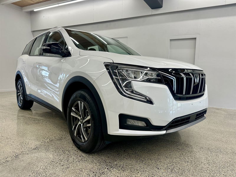 2025 Mahindra XUV700 AX5 image 1