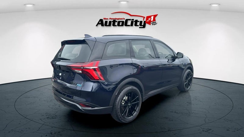 2025 Mahindra XUV700 Ax7l 2.0Pt image 3