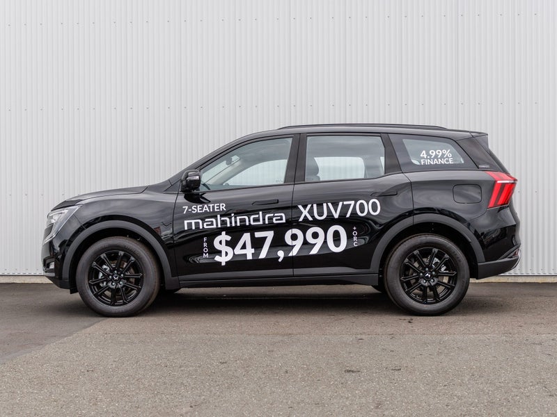 2025 Mahindra XUV700 AX7L BLACK EDITION image 3