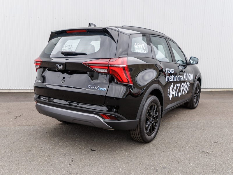 2025 Mahindra XUV700 AX7L BLACK EDITION image 4