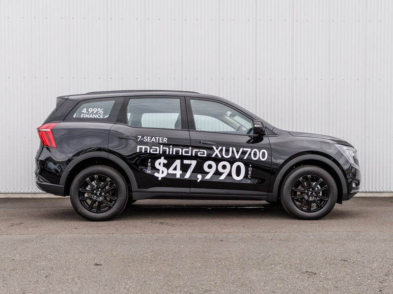 2025 Mahindra XUV700 AX7L BLACK EDITION image 5