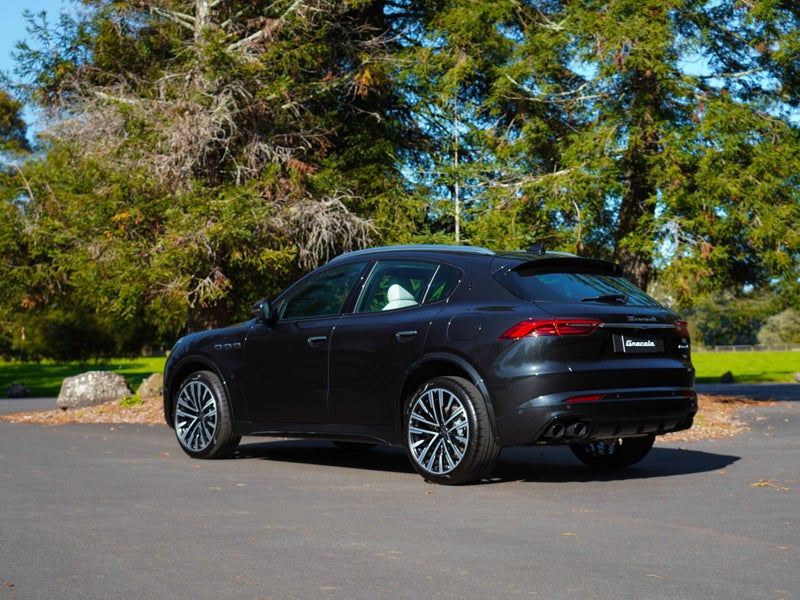 2025 Maserati Grecale Modena 2.0P Turbo 330HP AWD image 2