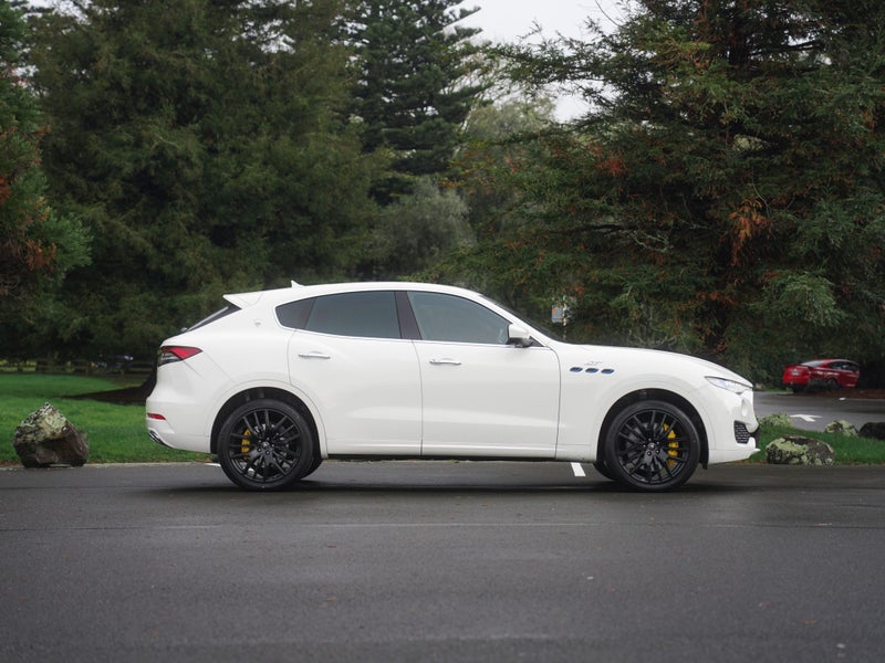 2025 Maserati Levante GT 2.0P TURBO 330HP MHT image 3
