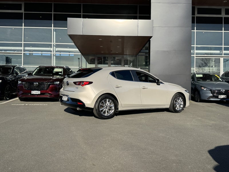 2025 Mazda 3 GSX 2.0L image 4