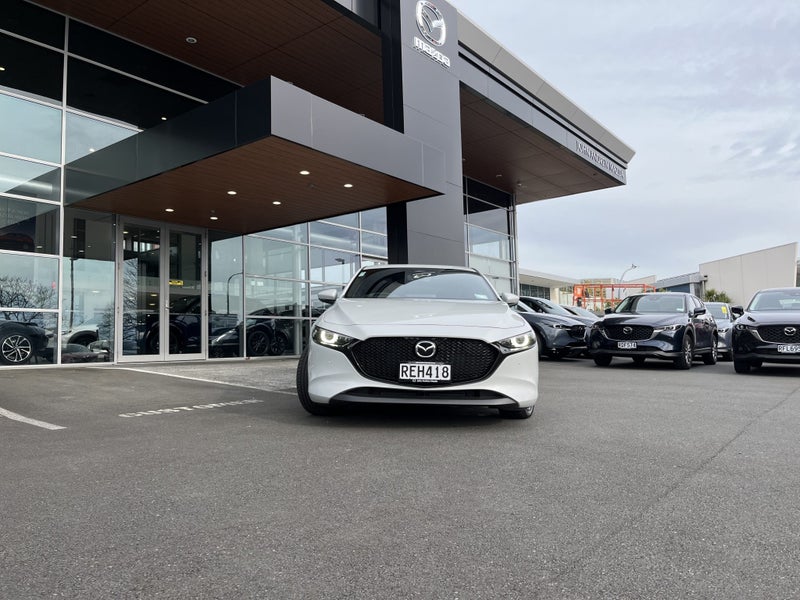 2025 Mazda 3 Homura 2.5L image 2