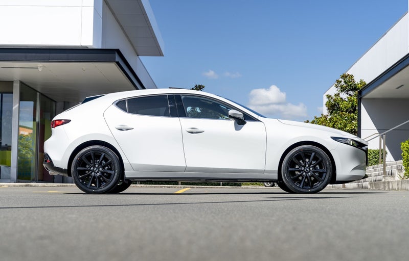 2025 Mazda 3 HOMURA 2.5L FWD Hatchback image 2