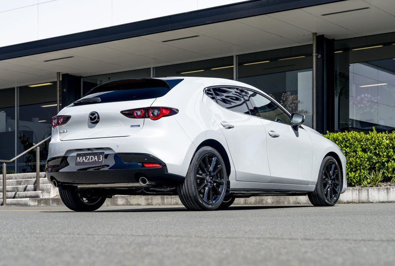 2025 Mazda 3 HOMURA 2.5L FWD Hatchback image 3