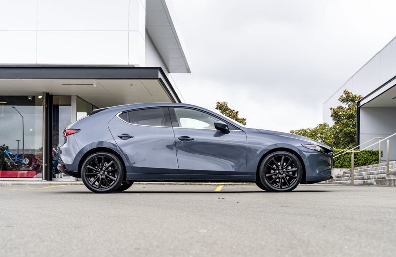 2025 Mazda 3 HOMURA 2.5L FWD Hatchback image 2